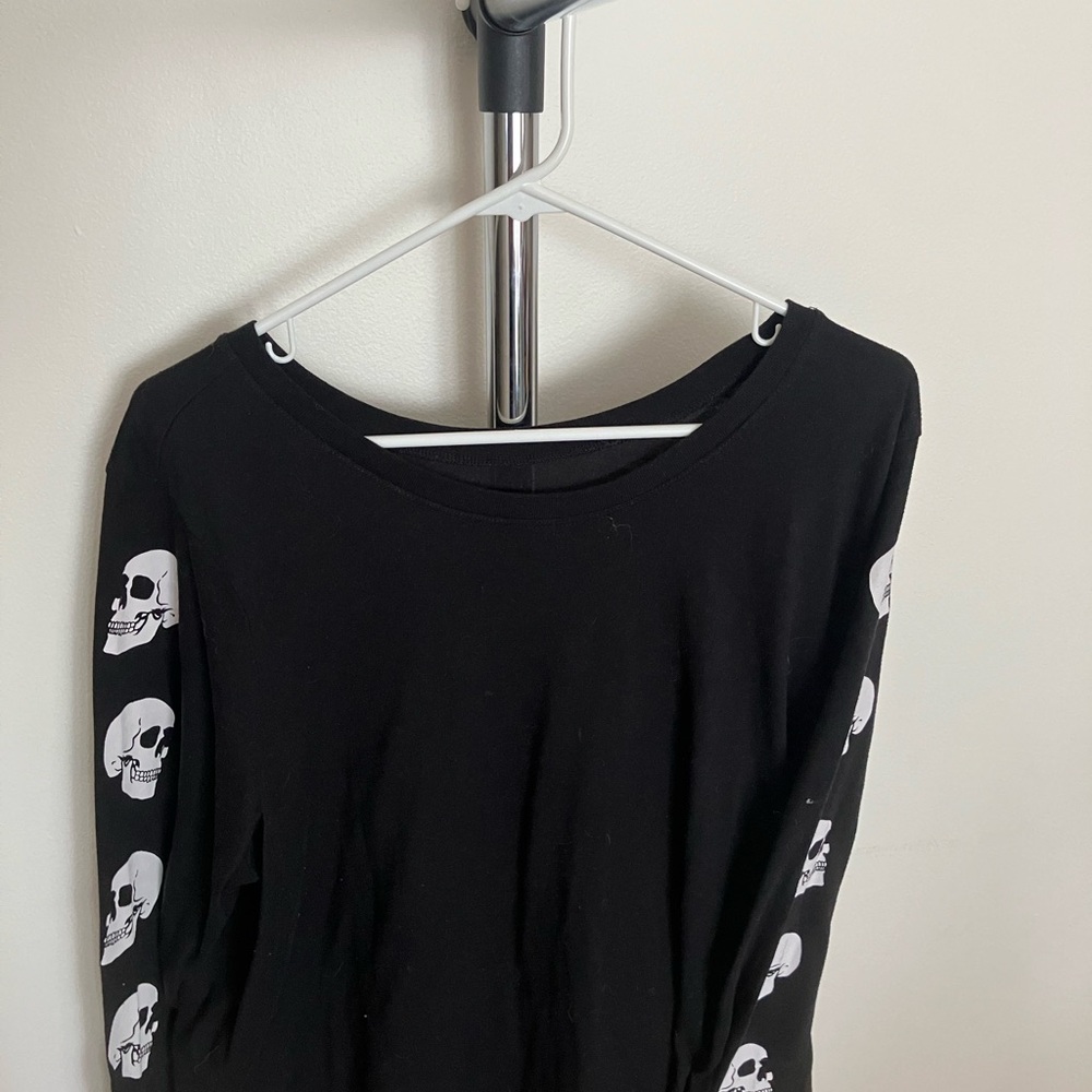 Long sleeve skulls tee shirt (black) - Large, wide neck - no tag, unbranded